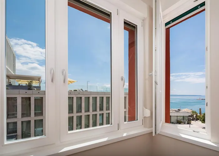 Deluxe Apartment Split