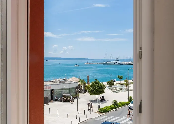 Deluxe Apartment Split