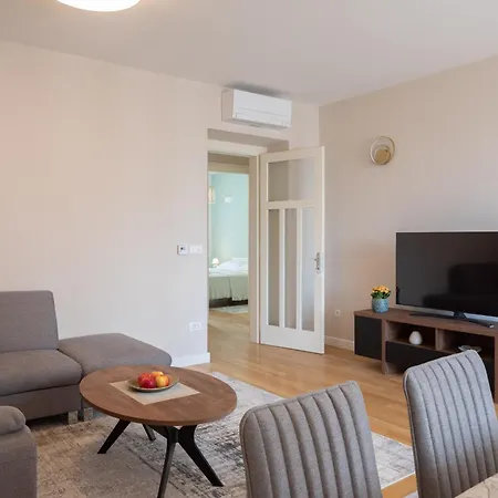 Deluxe Apartment