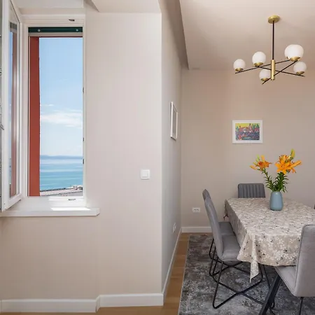 Apartment Deluxe *