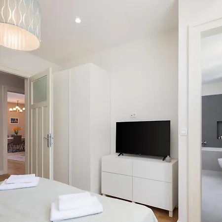 Apartment Deluxe *
